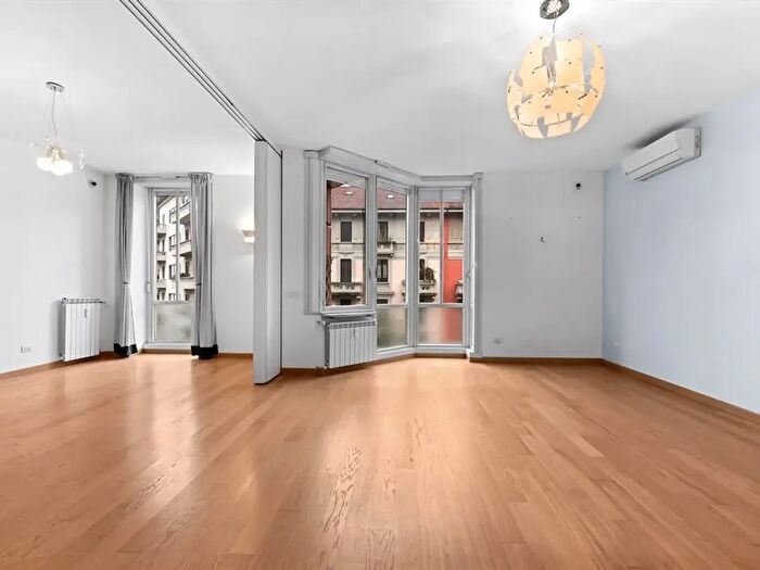 Appartamento trilocale in vendita in Via Desiderio da Settignano, Milano