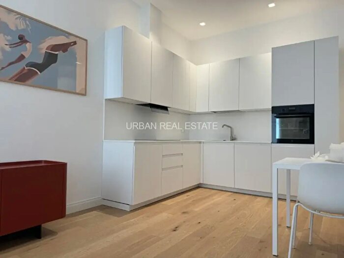 Appartamento trilocale in affitto in Via Carducci, Trieste