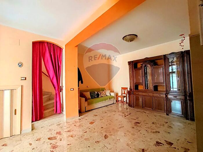 Casa con 5 locali in vendita in Via Delegazione Municipale, Mattinata