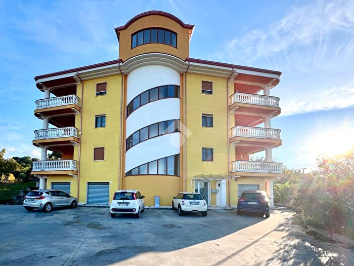 Appartamento trilocale in vendita in Via Ligabue, Rende