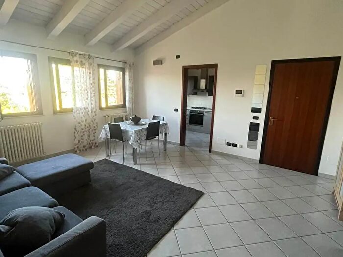 Appartamento con 5 locali in vendita in Suzzara