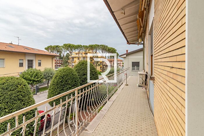 Casa con 9 locali in vendita in Via E De Lubelza Savignano sul Rubicone, Savignano Sul Rubicone