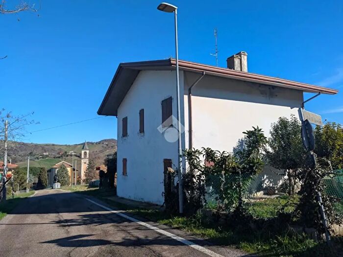 Casa trilocale in vendita in Via Provinciale Onferno, Gemmano