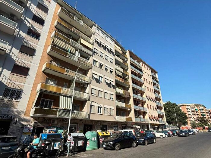 Appartamento bilocale in affitto in Via dei Colli Albani, Colli Albani, Roma