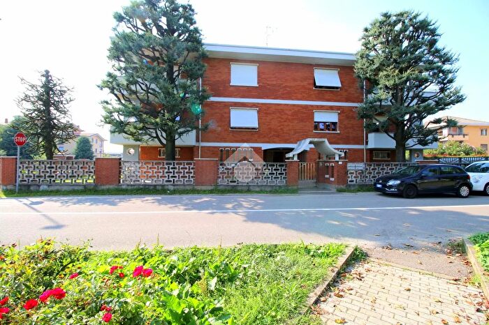 Appartamento trilocale in vendita in Via Monte Nero, Caronno Pertusella