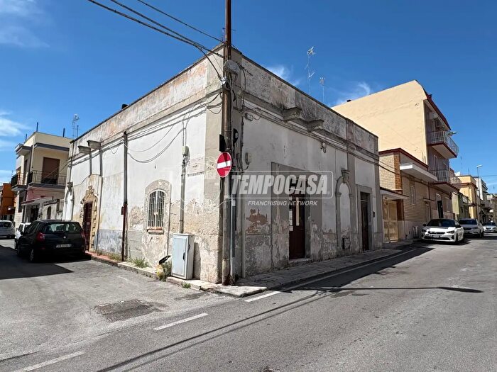 Casa quadrilocale in vendita in Via Pompeo, Bari