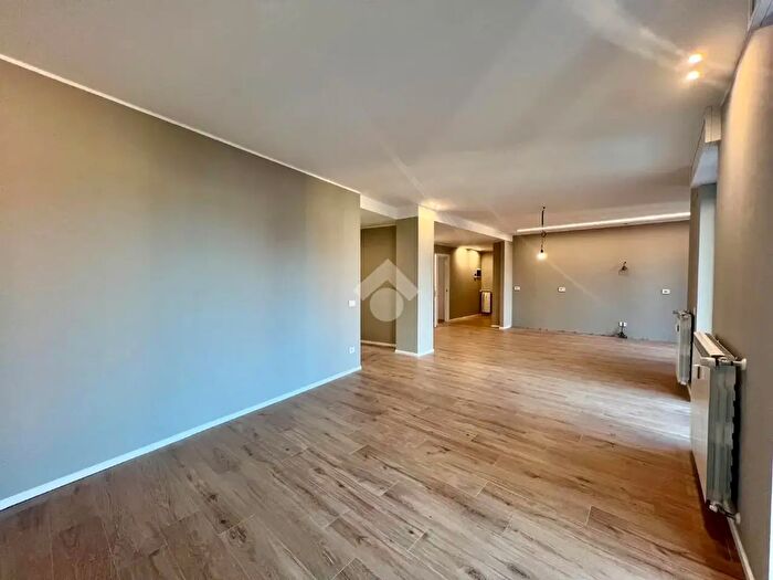 Appartamento quadrilocale in vendita in Via Leonardo da Vinci, Varese