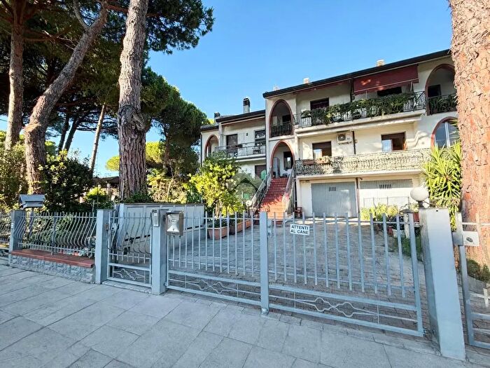 Appartamento con 6 locali in vendita in Via Varese, Cervia