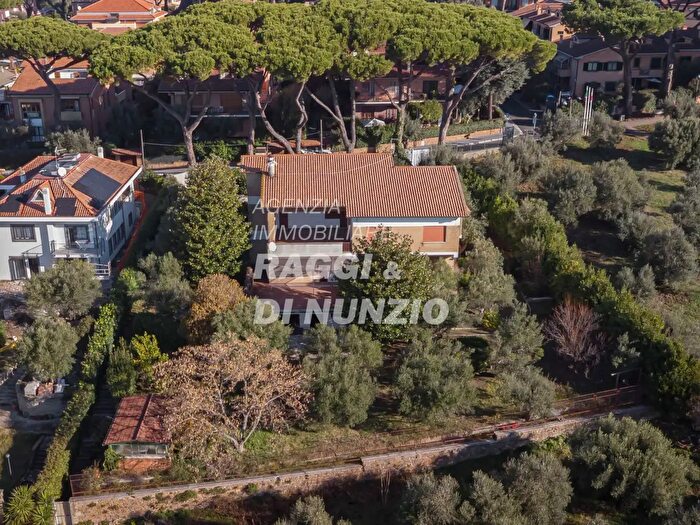 Casa con 16 locali in vendita in Via degli Ulivi, Grottaferrata
