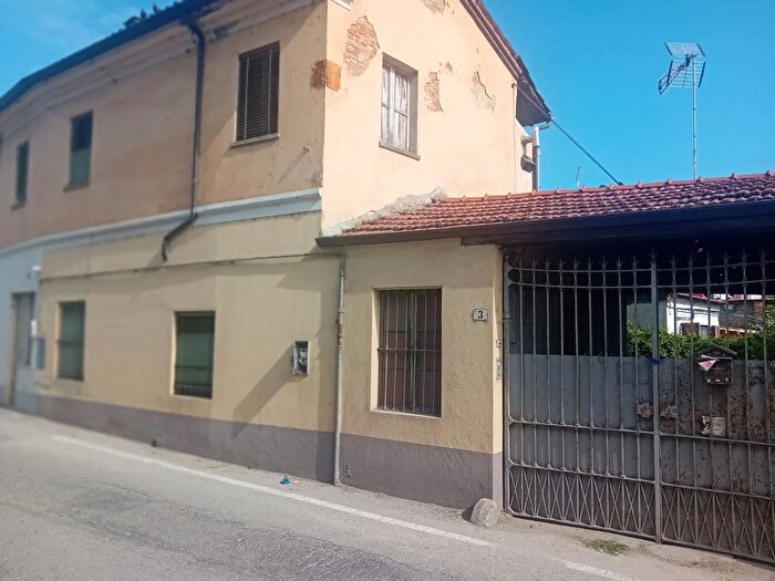 Casa con 10 locali in vendita in Via Sambuy, Santena