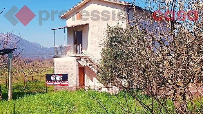 Casa quadrilocale in vendita in Via Castagneto, Rocca DEvandro