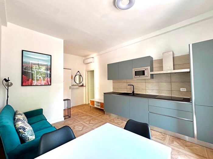 Appartamento trilocale in affitto in Via Madama Cristina, San Salvario Baretti, Torino