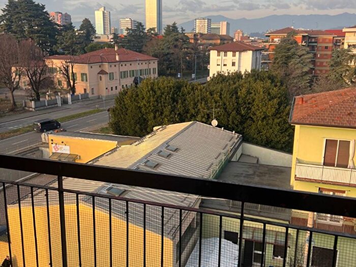 Appartamento trilocale in affitto in Via Antonio Pasinetti, Brescia Due, Brescia