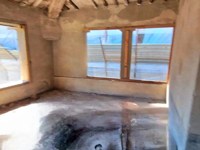 Casa con 14 locali in vendita in Via Santa Maria, Calci