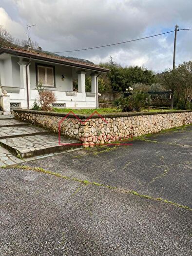 Casa con 6 locali in vendita in Badia, Camaiore