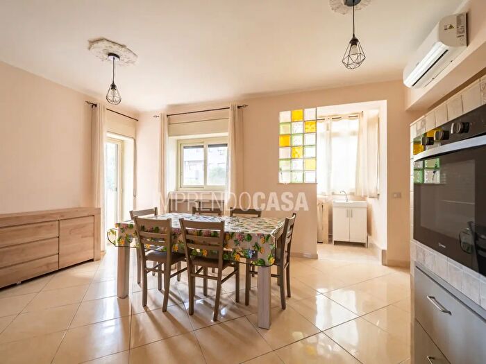 Appartamento trilocale in vendita in Via Cartagine, Palermo