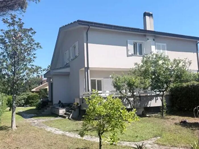 Casa con 5 locali in vendita in Via dei Garofani, Anzio