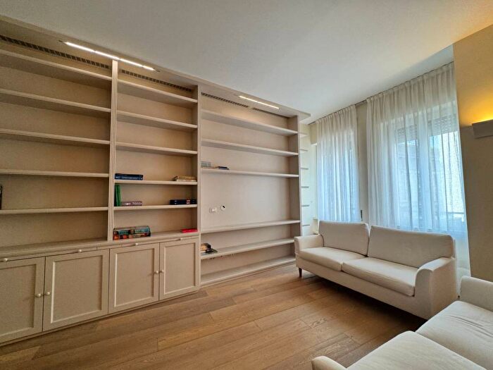 Appartamento trilocale in affitto in Piazza SantAmbrogio, SantAmbrogio, Milano