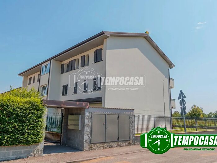 Appartamento trilocale in vendita in Via Lea Garofalo, Rosate
