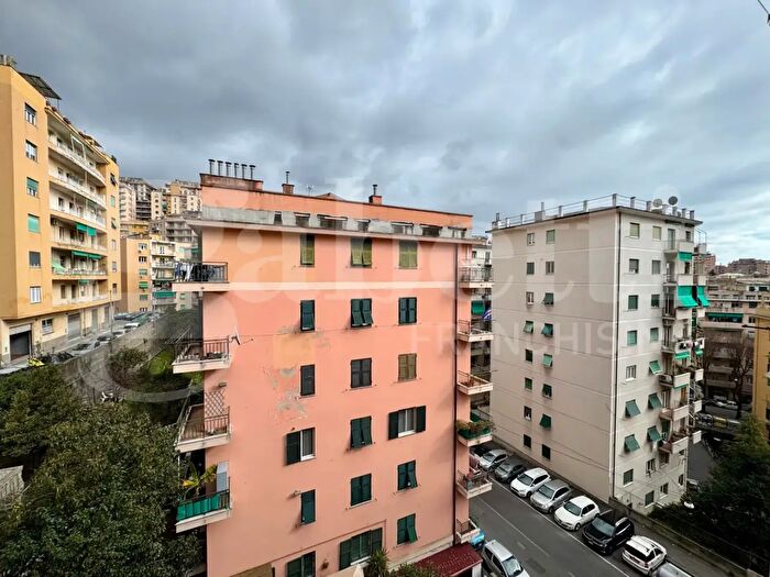 Appartamento trilocale in affitto in Via R Ricca, Genova
