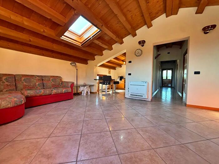 Appartamento quadrilocale in vendita in Via del Borgo Antiga, Vittorio Veneto