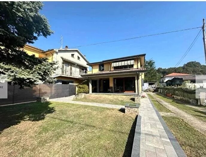 Casa con 8 locali in vendita in Aulla