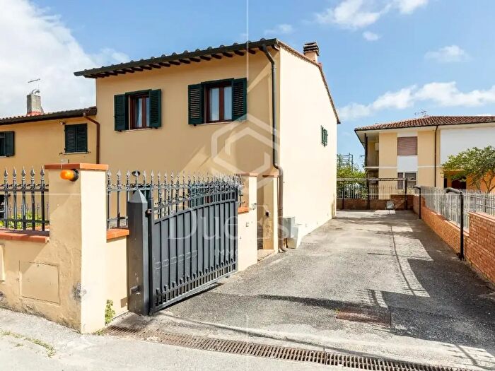Casa con 6 locali in vendita in Pisa