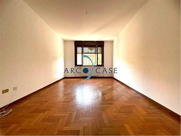 Appartamento trilocale in affitto in Via Tadini, Centro Storico, Crema