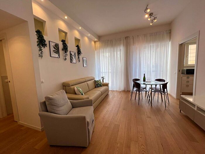 Appartamento bilocale in affitto in Via Andrea Solari, Solari, Milano