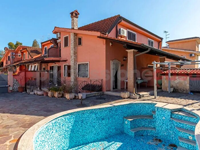 Casa trilocale in vendita in Via Campo di Carne, Ardea