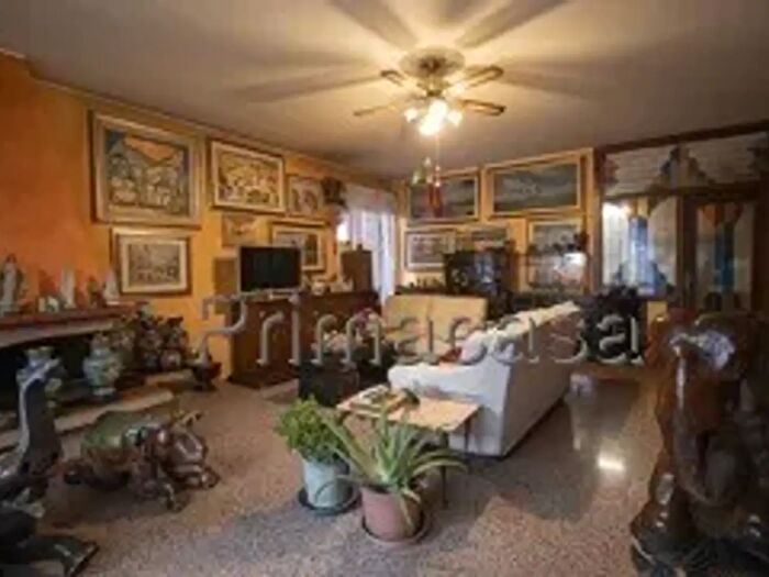 Casa con 6 locali in vendita in Piazza del Popolo, Verona