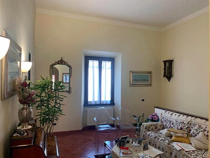 Appartamento con 7 locali in vendita in Via Roma, Signa