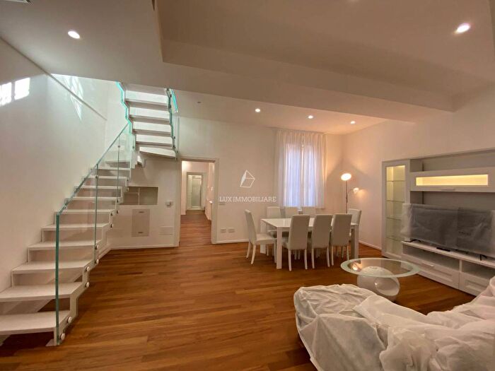 Appartamento quadrilocale in affitto in Via Luigi Carlo Farini, Centro Storico, Modena