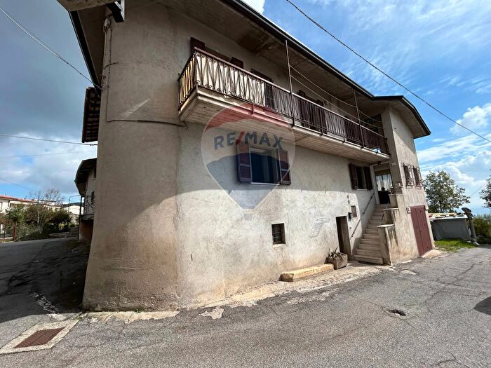 Casa con 9 locali in vendita in Via Sentiero del Casal, Serle