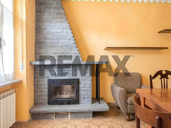 Casa con 7 locali in vendita in Albareto