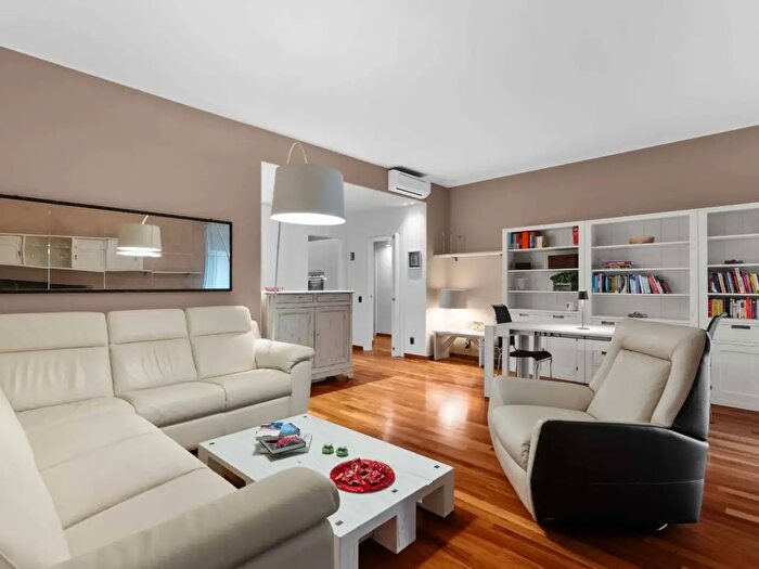 Appartamento trilocale in vendita in Viale Carlo Espinasse, Milano