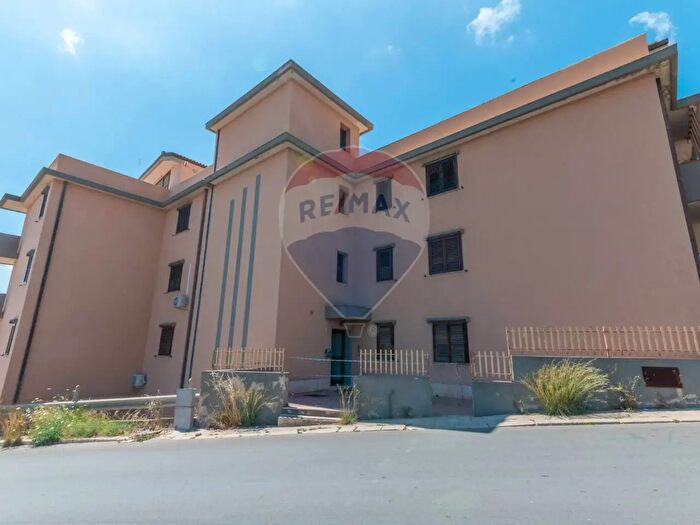 Appartamento con 6 locali in vendita in Noto