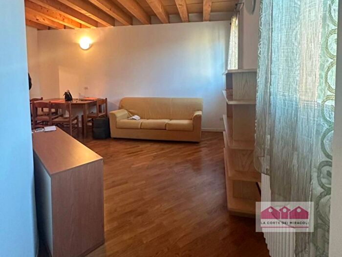 Appartamento trilocale in affitto in Contrà Pedemuro San Biagio, Centro Storico, Vicenza