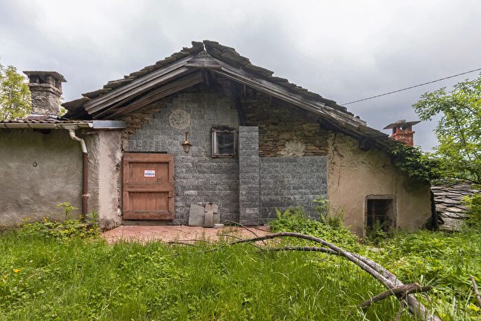 Casa trilocale in vendita in Borgata Ballou, Isasca