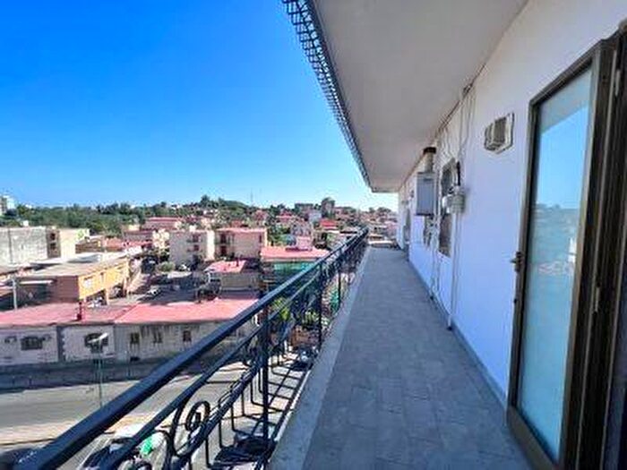 Appartamento trilocale in vendita in Via Aida, Napoli