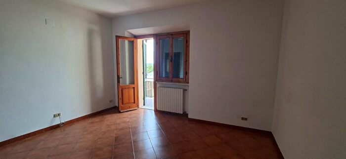 Casa con 8 locali in vendita in Terricciola