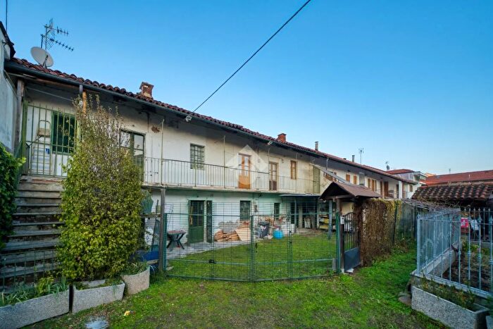 Casa con 8 locali in vendita in Via Cavour, Orbassano