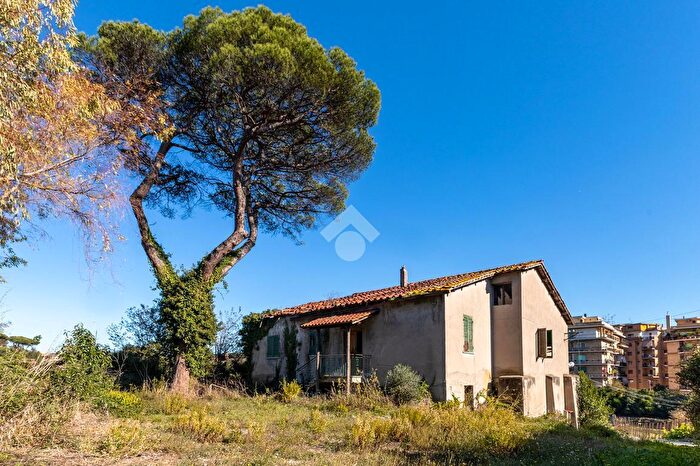 Appartamento con 12 locali in vendita in Vicolo Silvestri, Roma