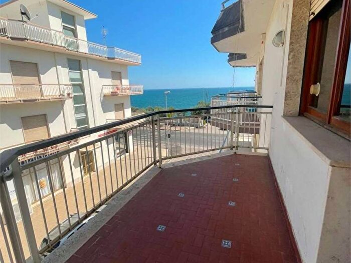 Appartamento con 5 locali in affitto in Centro, Formia
