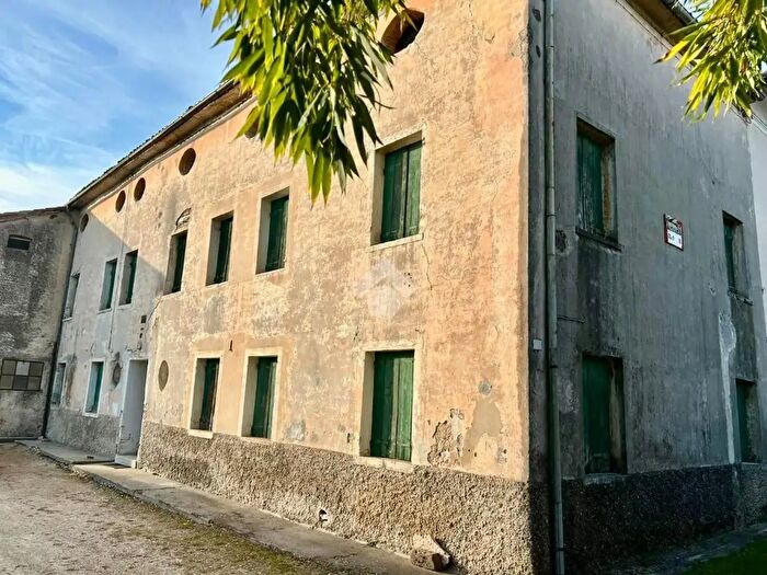 Casa con 9 locali in vendita in Via Molinetto, Pieve del Grappa