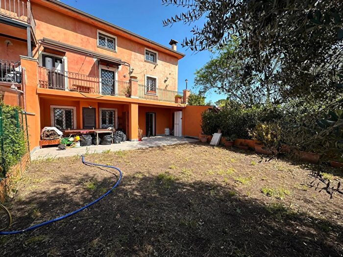 Appartamento con 5 locali in vendita in Via Tiberina, Castelnuovo Di Porto