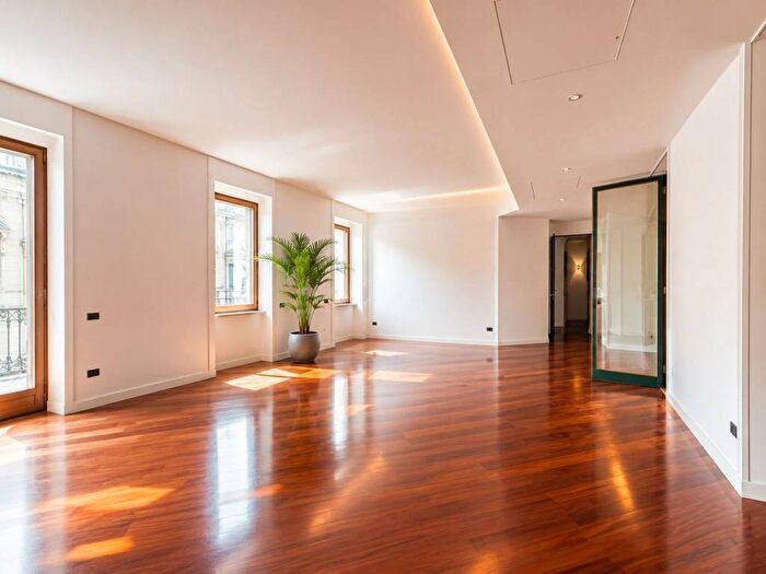 Appartamento con 5 locali in affitto in Via Sant'Orsola, Carrobbio, Milano