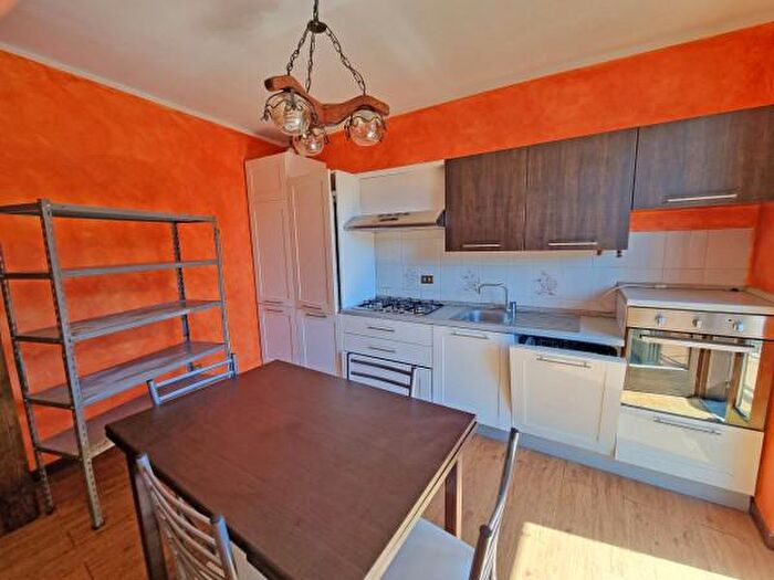 Appartamento trilocale in vendita in Via Varese, Ispra