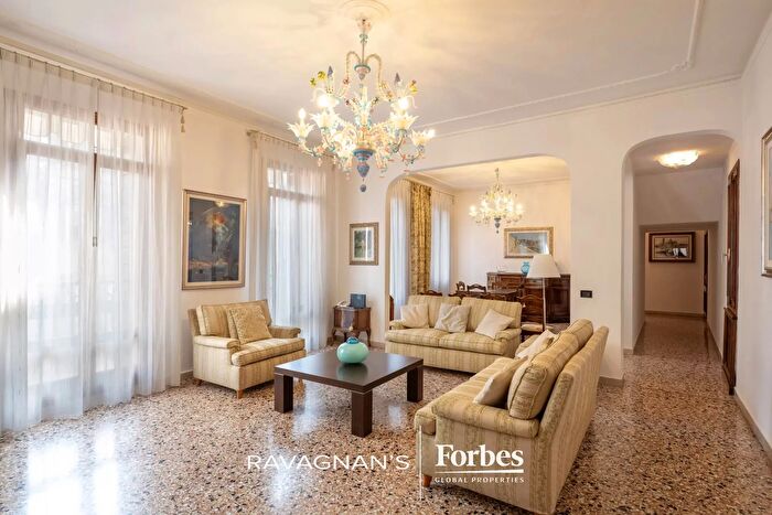 Appartamento con 8 locali in vendita in Venezia