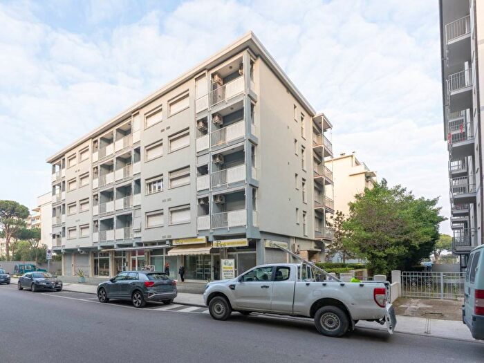 Appartamento trilocale in affitto in Viale dei Lecci, Lido degli Estensi, Comacchio